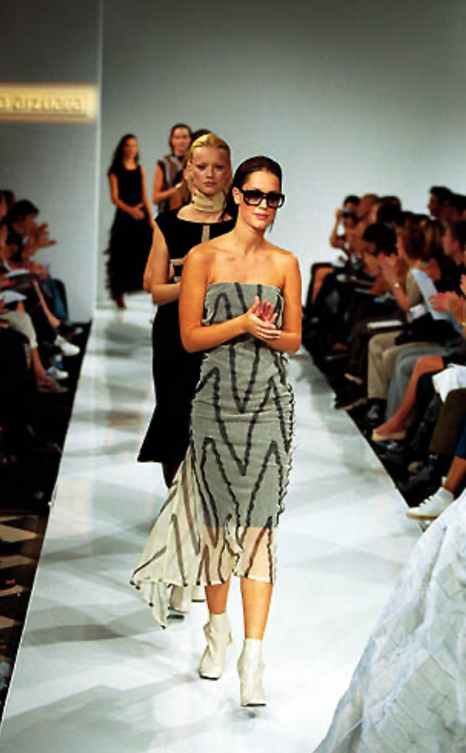 SS 2000 Amaya Arzuaga Strapless Dress
